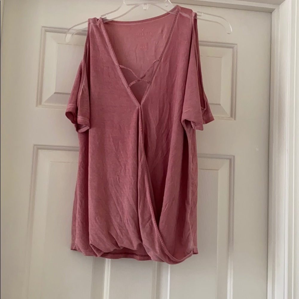 American eagle cold shoulder shirt 💓